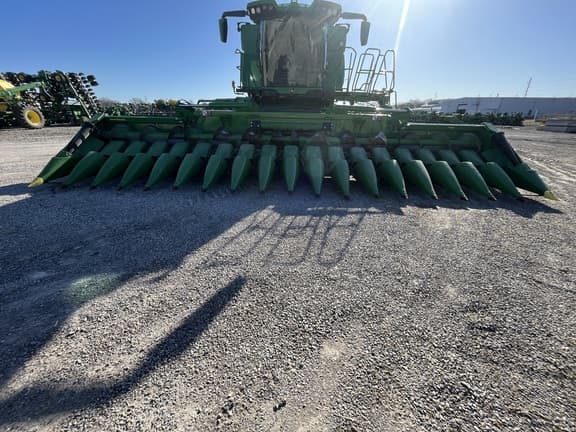 Image of John Deere C18F equipment image 2