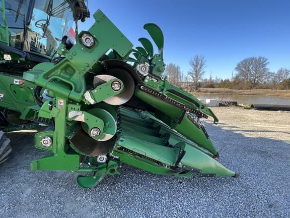 Image of John Deere C18F equipment image 4