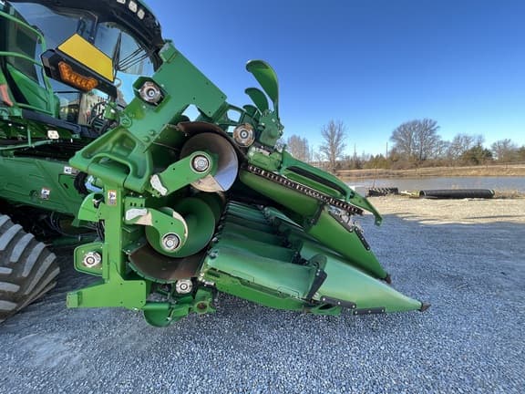 Image of John Deere C18F equipment image 4