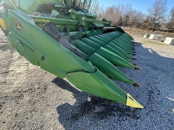 Image of John Deere C18F equipment image 2