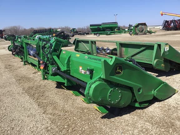 Image of John Deere C18F equipment image 3