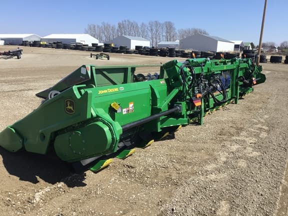 Image of John Deere C18F equipment image 4