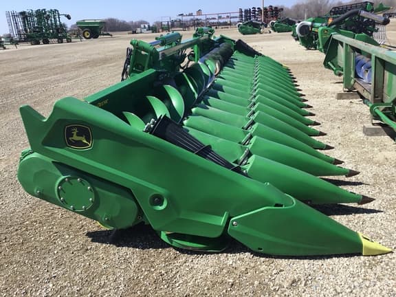 Image of John Deere C18F equipment image 2