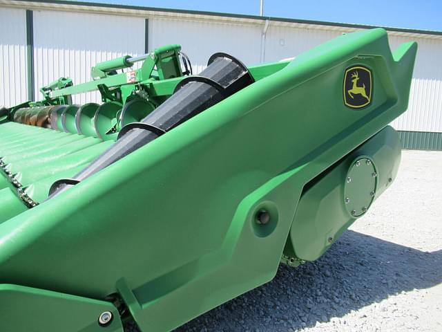 Image of John Deere C18F equipment image 4