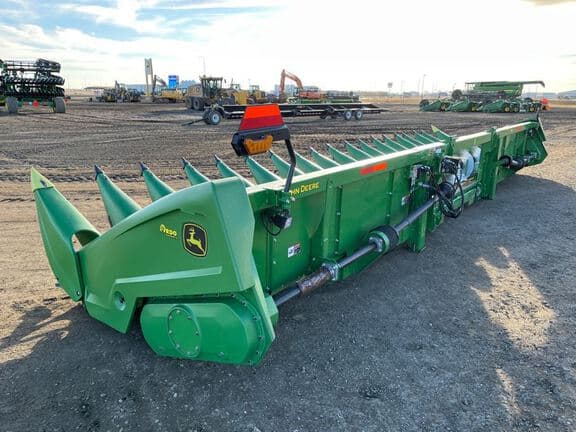 Image of John Deere C18R equipment image 3