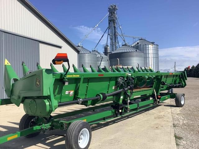 Image of John Deere C18R equipment image 4