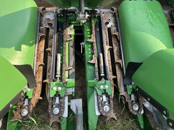 Image of John Deere C18R equipment image 4