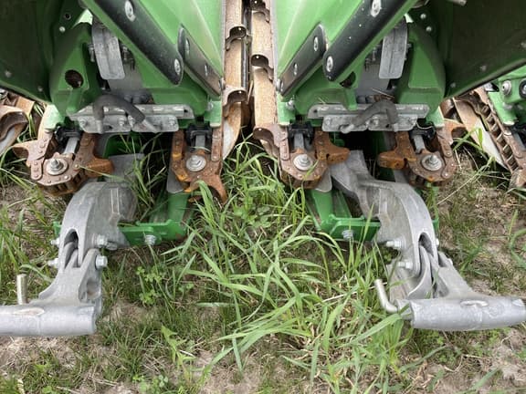 Image of John Deere C18R equipment image 3