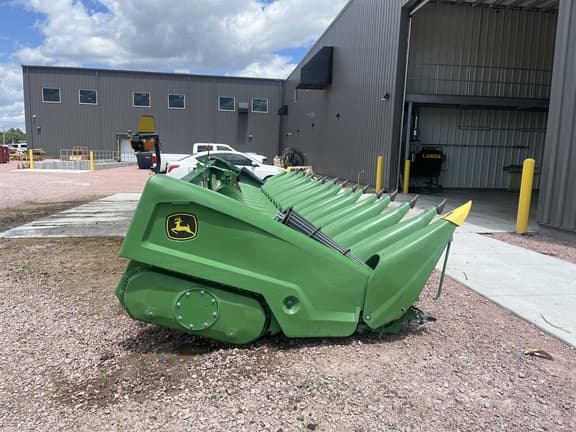 Image of John Deere C18R equipment image 4