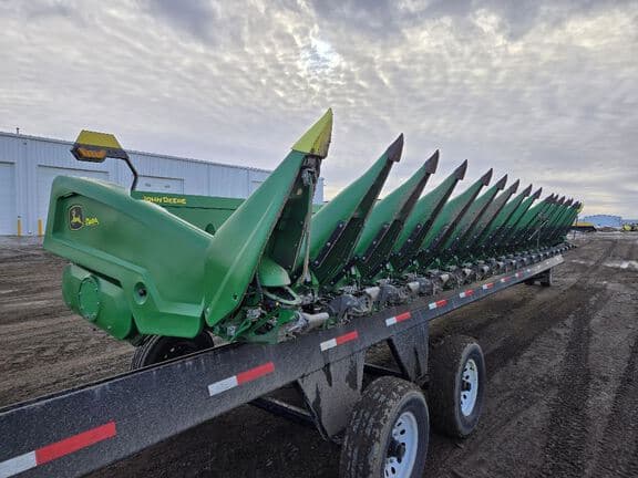 Image of John Deere C18R equipment image 3