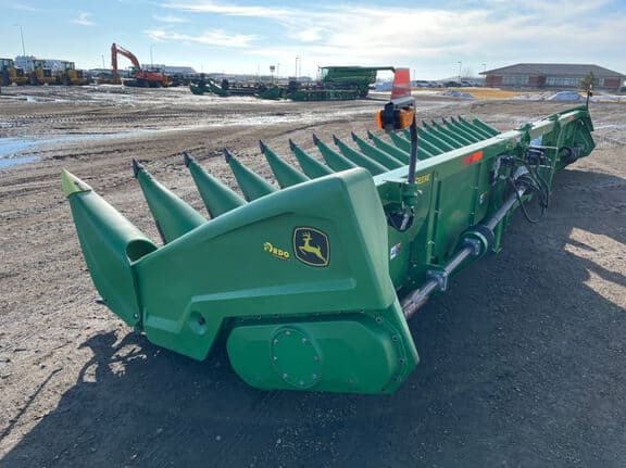Image of John Deere C18R equipment image 4