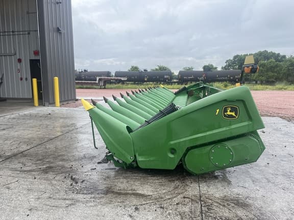 Image of John Deere C18R equipment image 4
