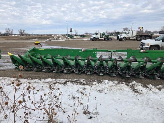 Image of John Deere C18R equipment image 4