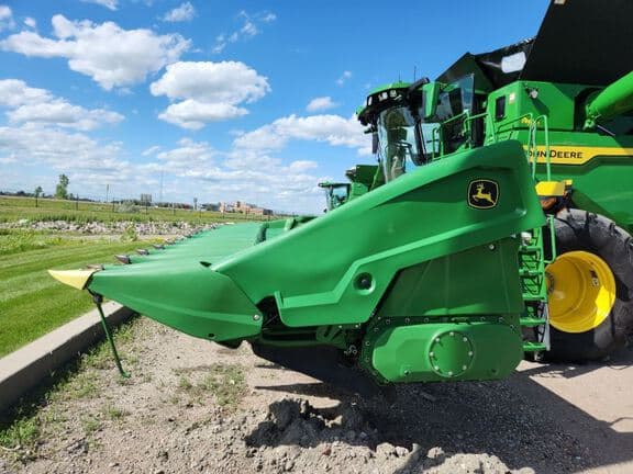 Image of John Deere C18R equipment image 1