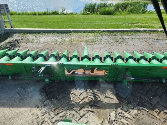 Image of John Deere C18R equipment image 4