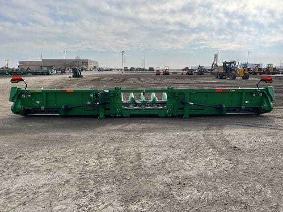 Image of John Deere C18R equipment image 4