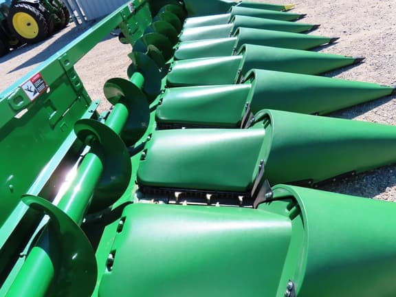 Image of John Deere C8R equipment image 3
