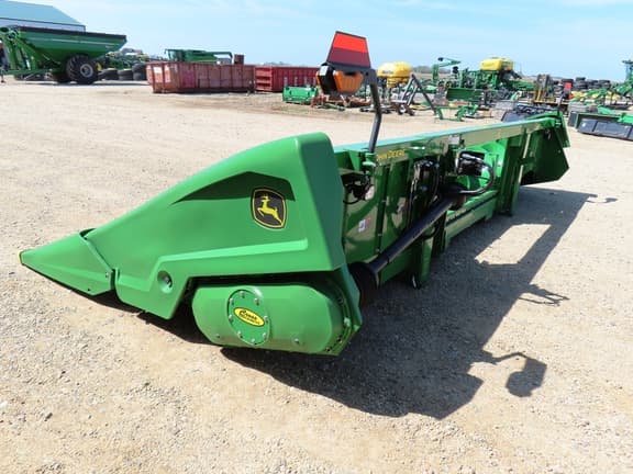 Image of John Deere C8R equipment image 3