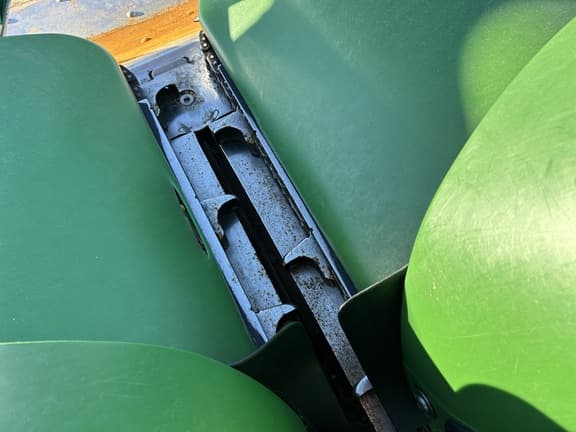 Image of John Deere C8R equipment image 3