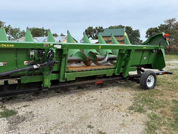 Image of John Deere C8R equipment image 1