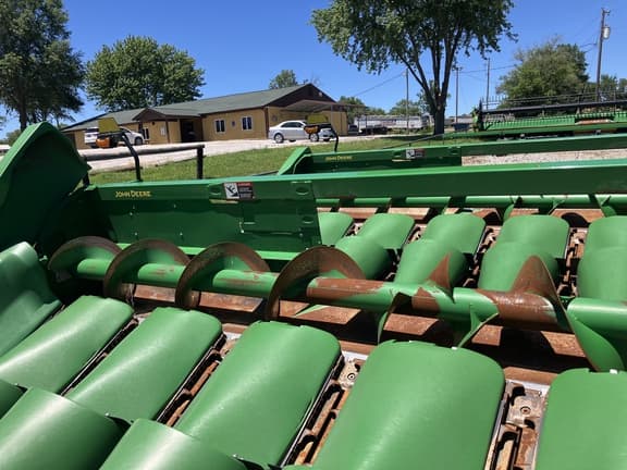 Image of John Deere C8R equipment image 3
