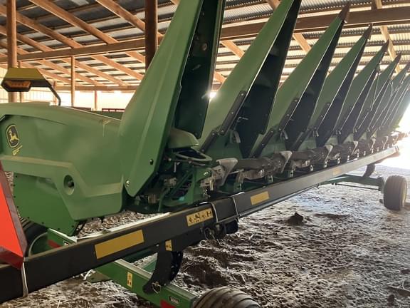 Image of John Deere C8R equipment image 3