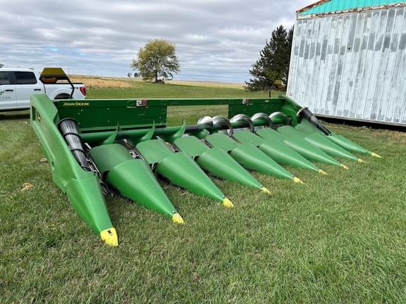 Image of John Deere C8R equipment image 1