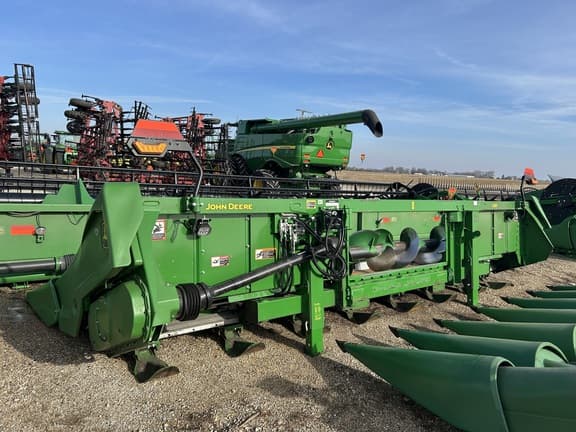 Image of John Deere C8R equipment image 2