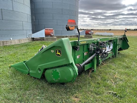 Image of John Deere C8R equipment image 4