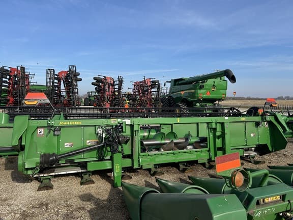 Image of John Deere C8R equipment image 3