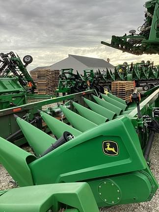 Image of John Deere C8R equipment image 2