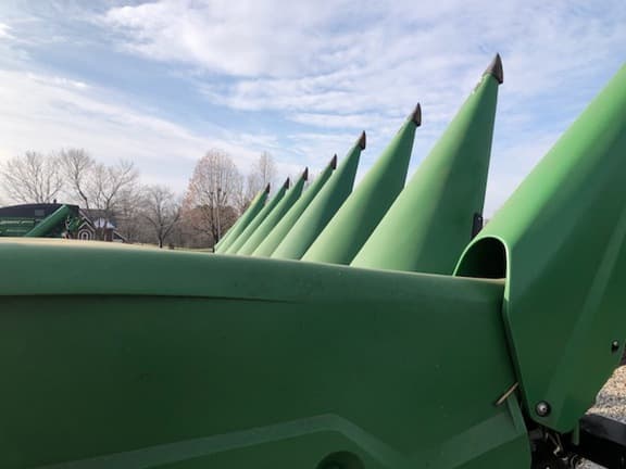 Image of John Deere C8R equipment image 2