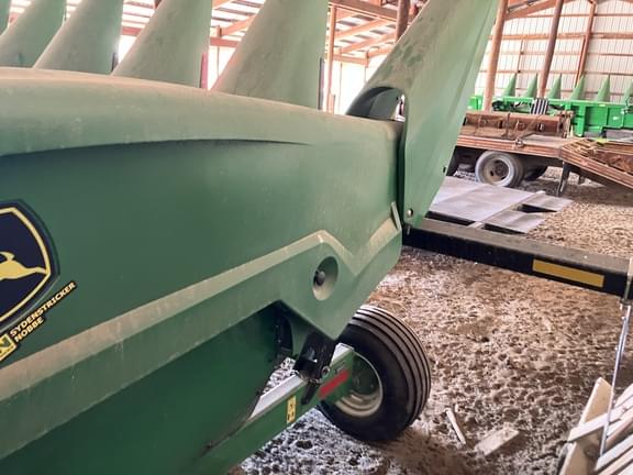 Image of John Deere C8R equipment image 3