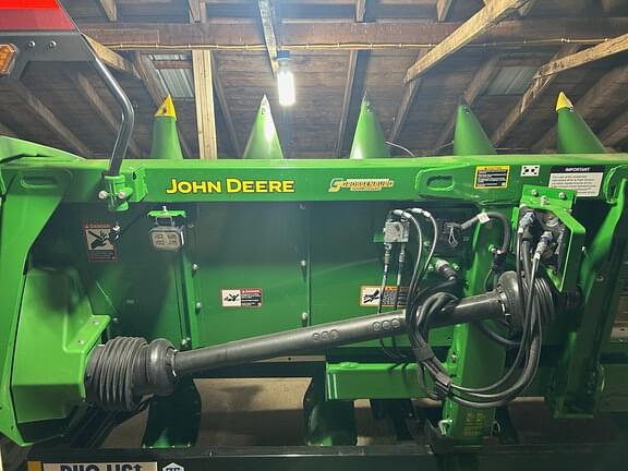 Image of John Deere C8R equipment image 2