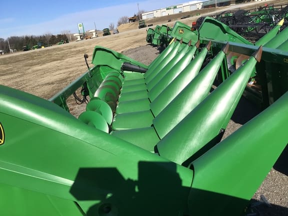 Main image John Deere C8R