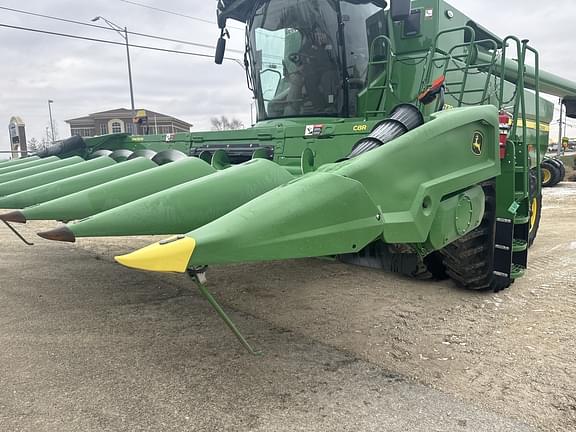 Image of John Deere C8R equipment image 1