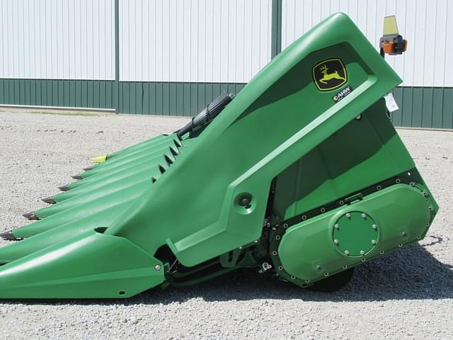 Image of John Deere C8R equipment image 4