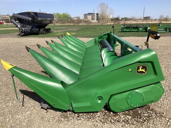 Image of John Deere C8R equipment image 4