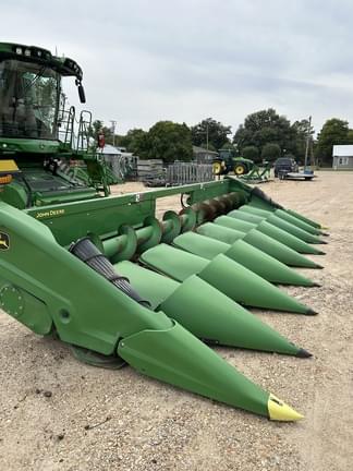 Image of John Deere C8R equipment image 3