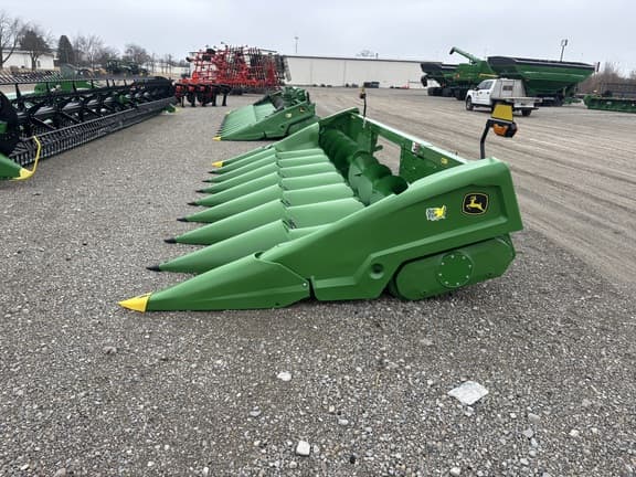 Image of John Deere C8R equipment image 1