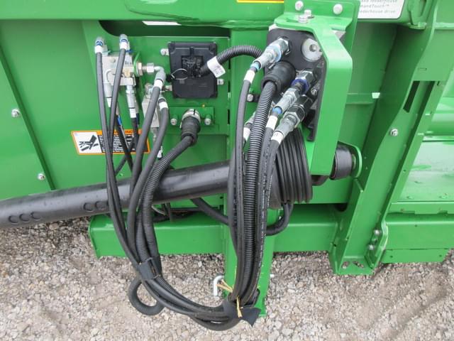 Image of John Deere C8R equipment image 4