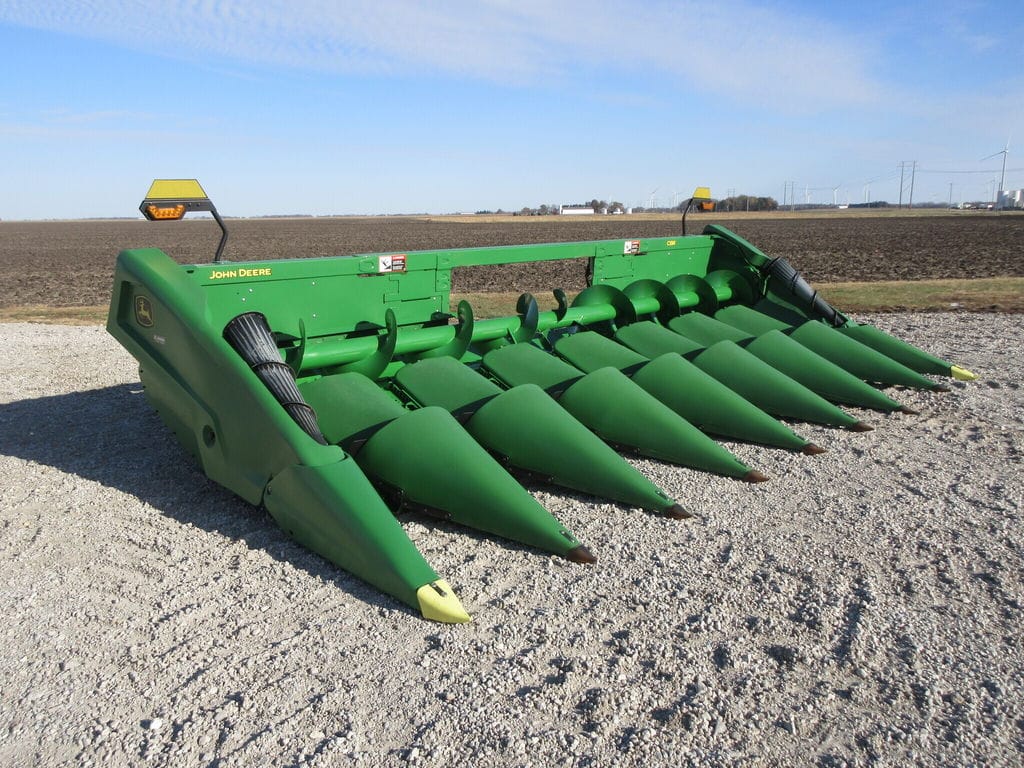 Main image John Deere C8R