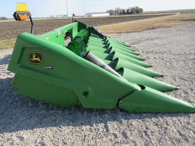 Image of John Deere C8R equipment image 3
