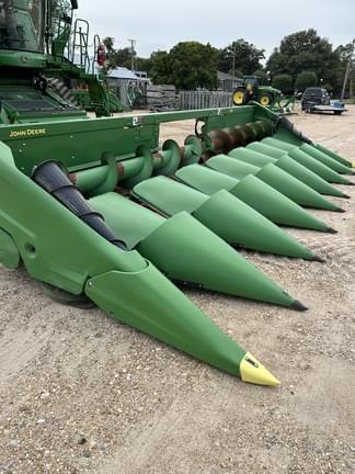Image of John Deere C8R equipment image 3