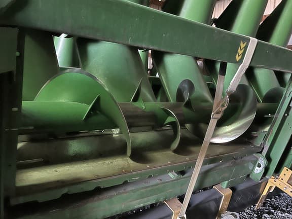 Image of John Deere C8R equipment image 3