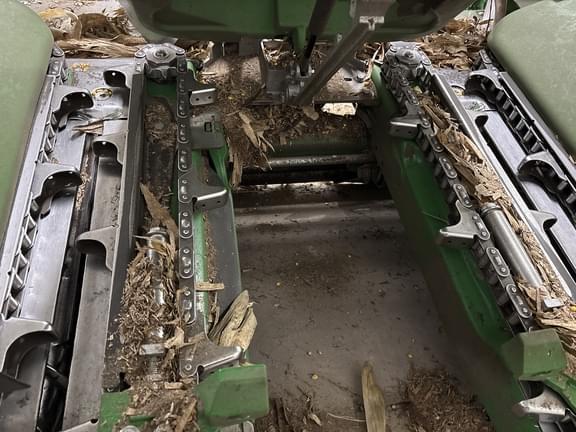 Image of John Deere C8R equipment image 3