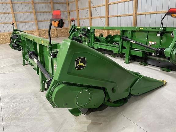 Image of John Deere C8R equipment image 3