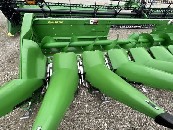 Image of John Deere C8R equipment image 4