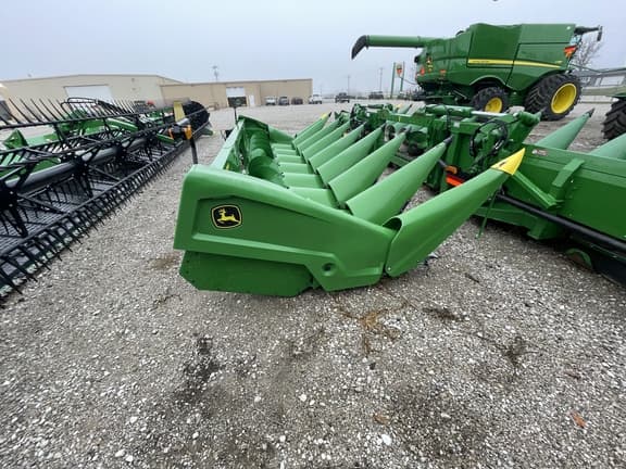 Image of John Deere C8R equipment image 3