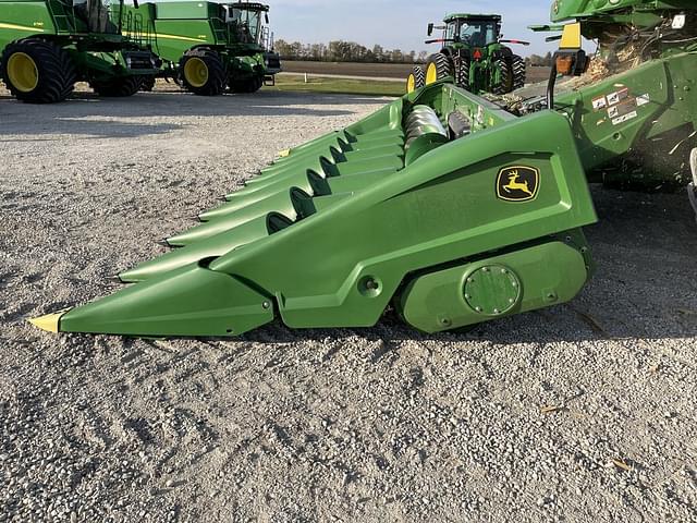 Image of John Deere C8R equipment image 1